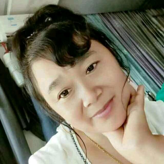 沿南窗帘云姐，（厨窗有好物）