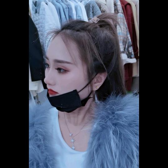 胡柒柒（橱窗有好物）