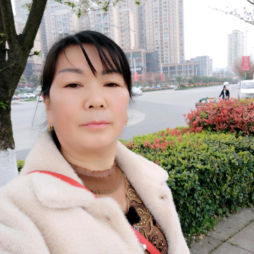 爱玩抖音的老太婆