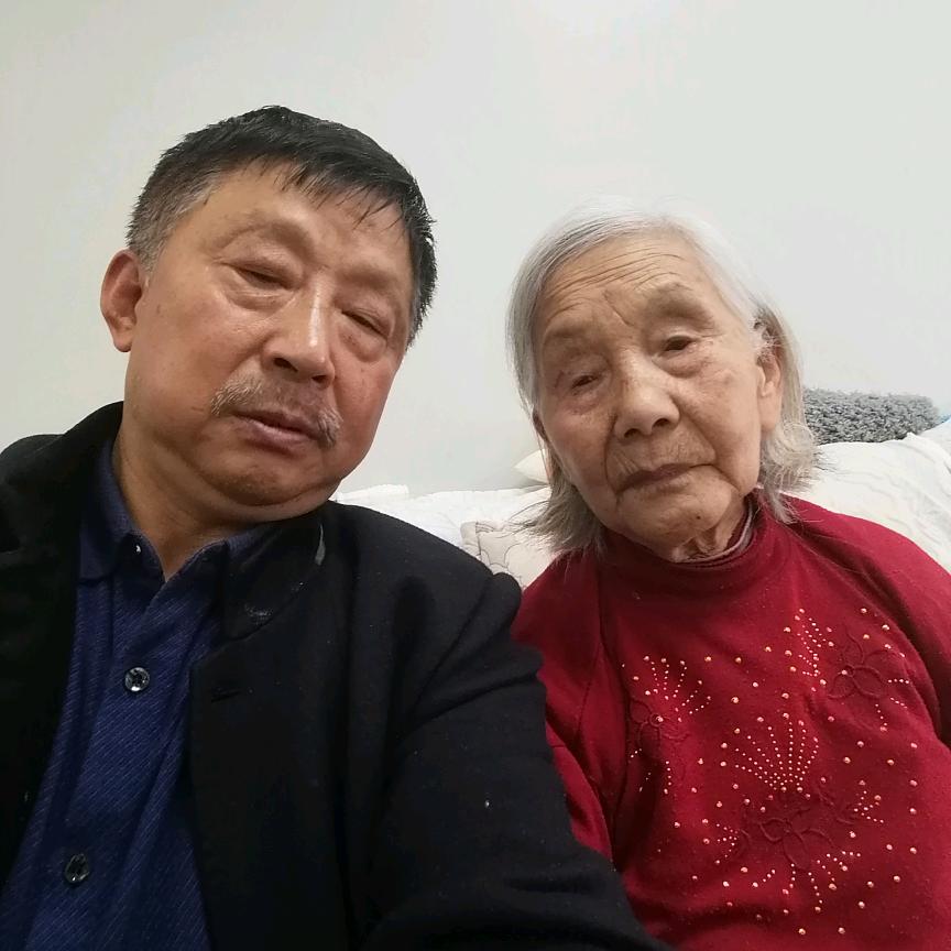 吉品西和老妈的日常