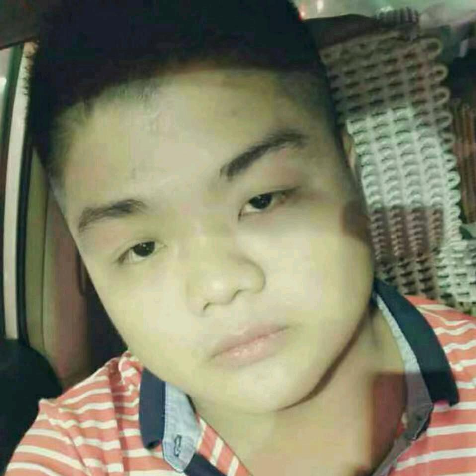 星空下的夜行人