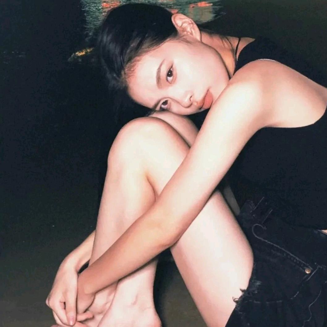 @由欣.
