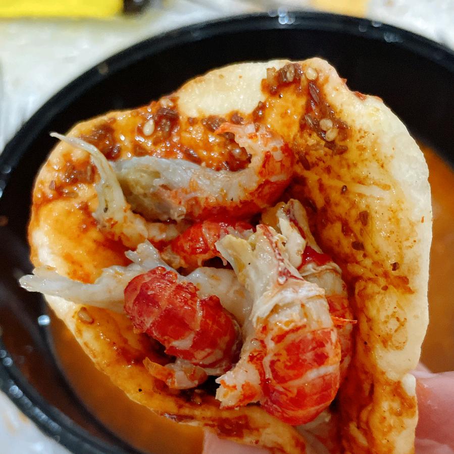 荣成亦九家烧烤烤肉老板娘