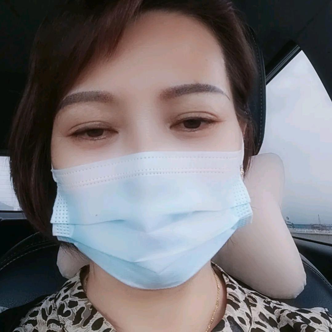 倚窗听荷