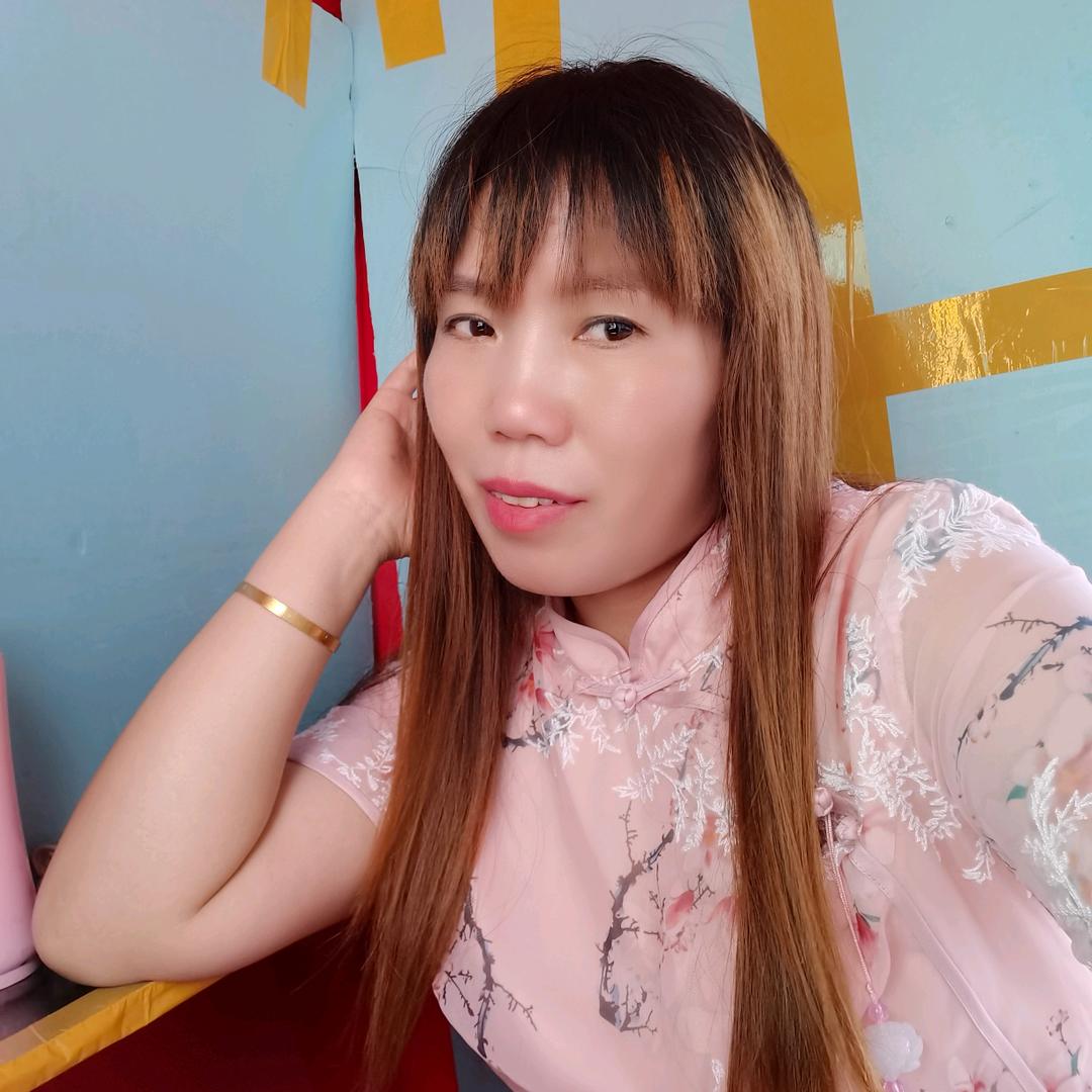 开心的桃花妹