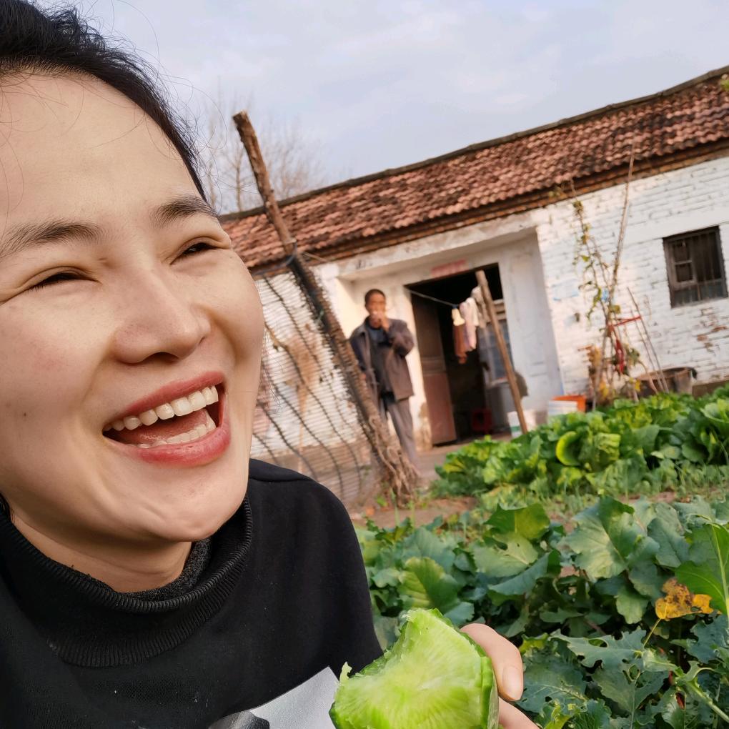 花花  在努力(每天在新号开播）