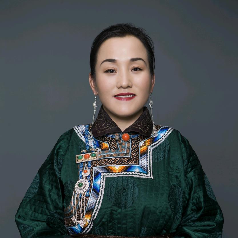 娜仁图雅