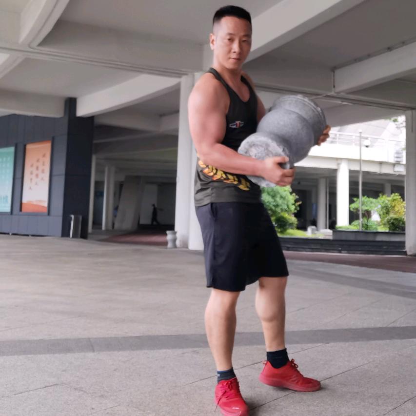 猛男小壮