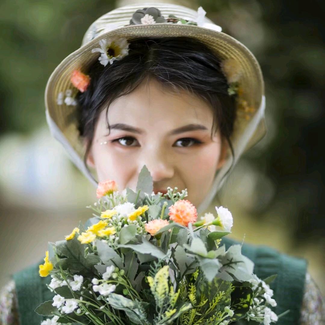 谷中的百合花