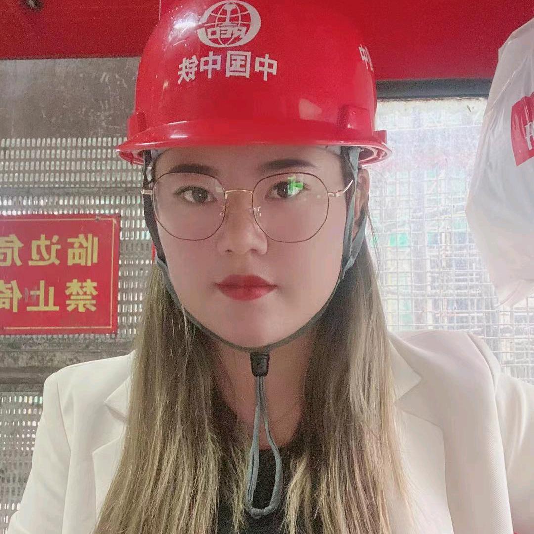 发型败给了安全帽