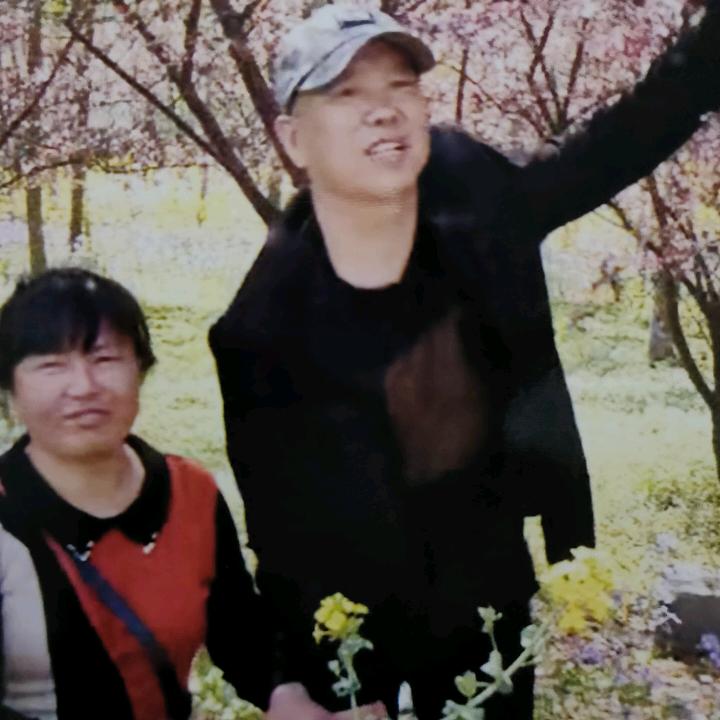 大量购销手剥花生种子米。