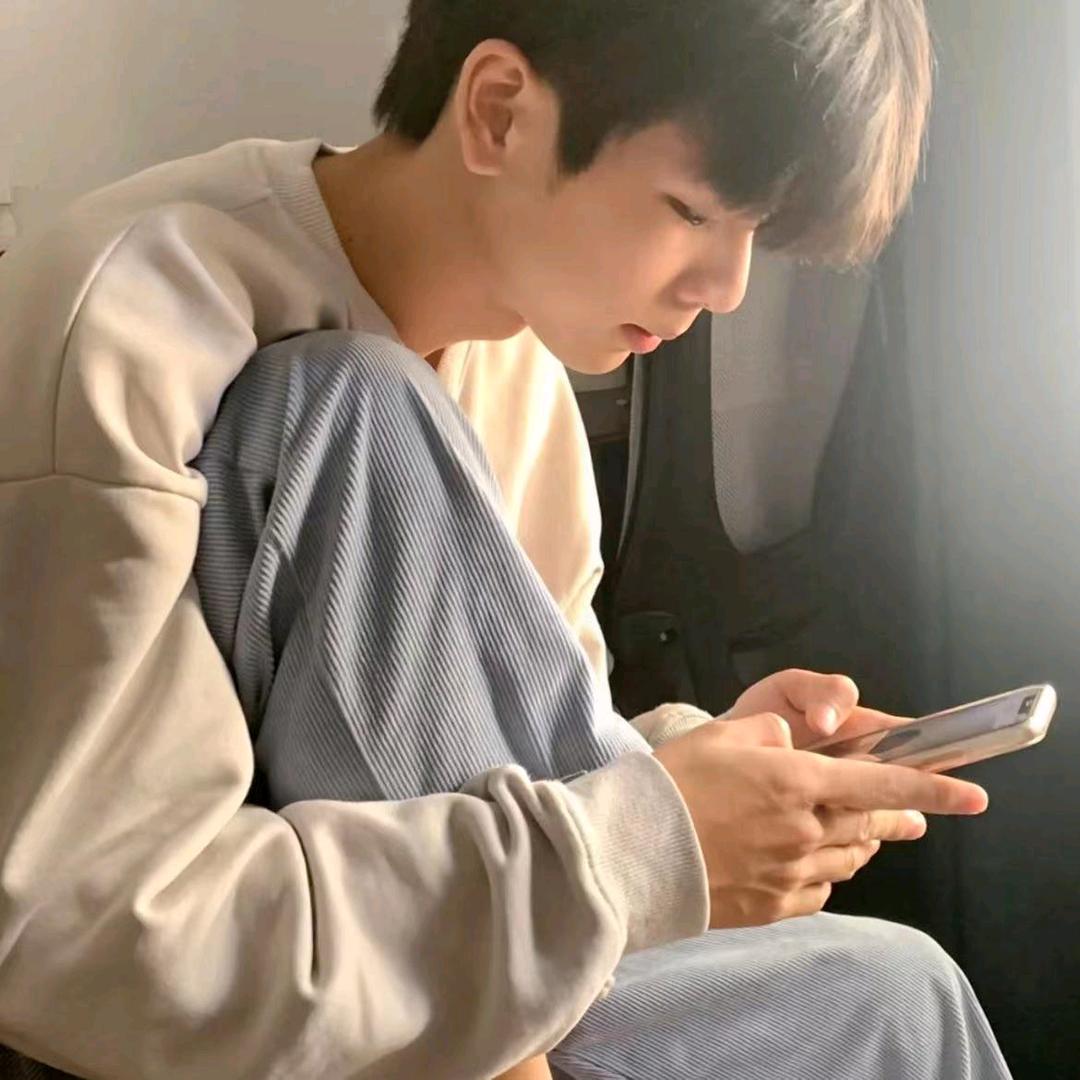 喜欢吃草莓的猪