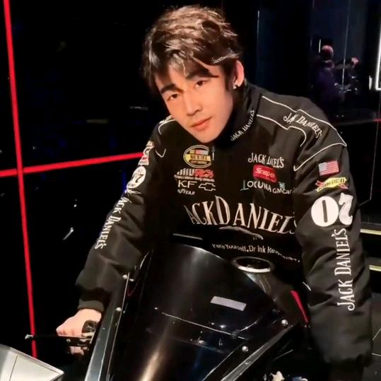 ♬☞靠谱^O^大叔☜♥