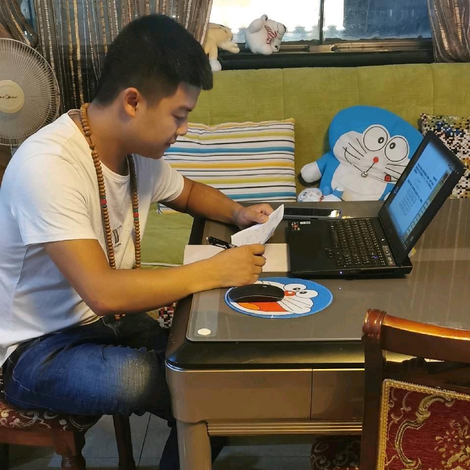 以 那 镇 江 湖 蚝 门 烤鱼 烧烤