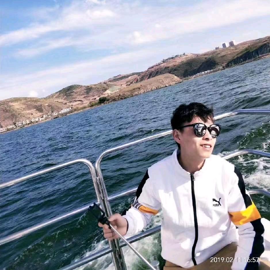 荣飞民族刺绣服饰店