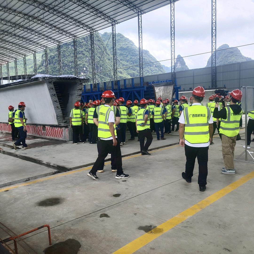 广西华渭建筑（桥梁事业部）黄工