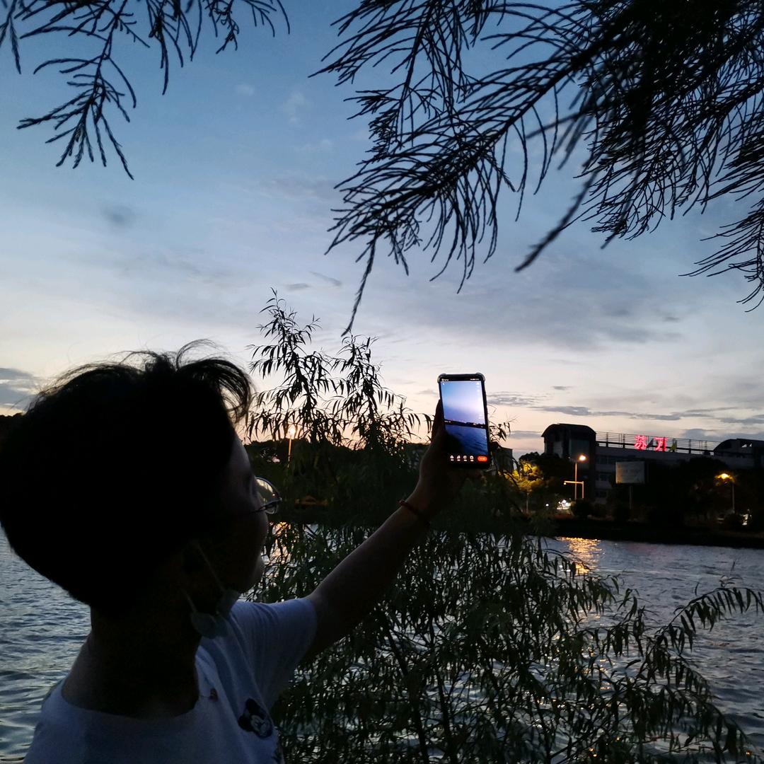 漯河卫校招办马老师
