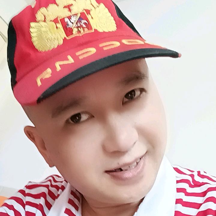 龙龙一切随缘对面就是香港杨小龙