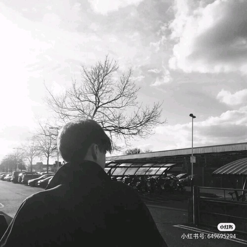 左手挣钱右手花