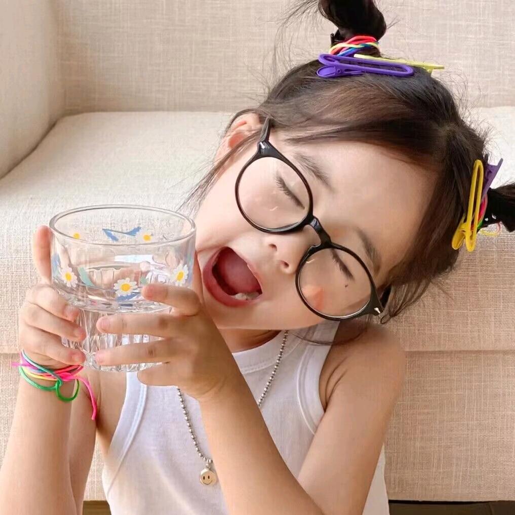 看见我请叫我喝水