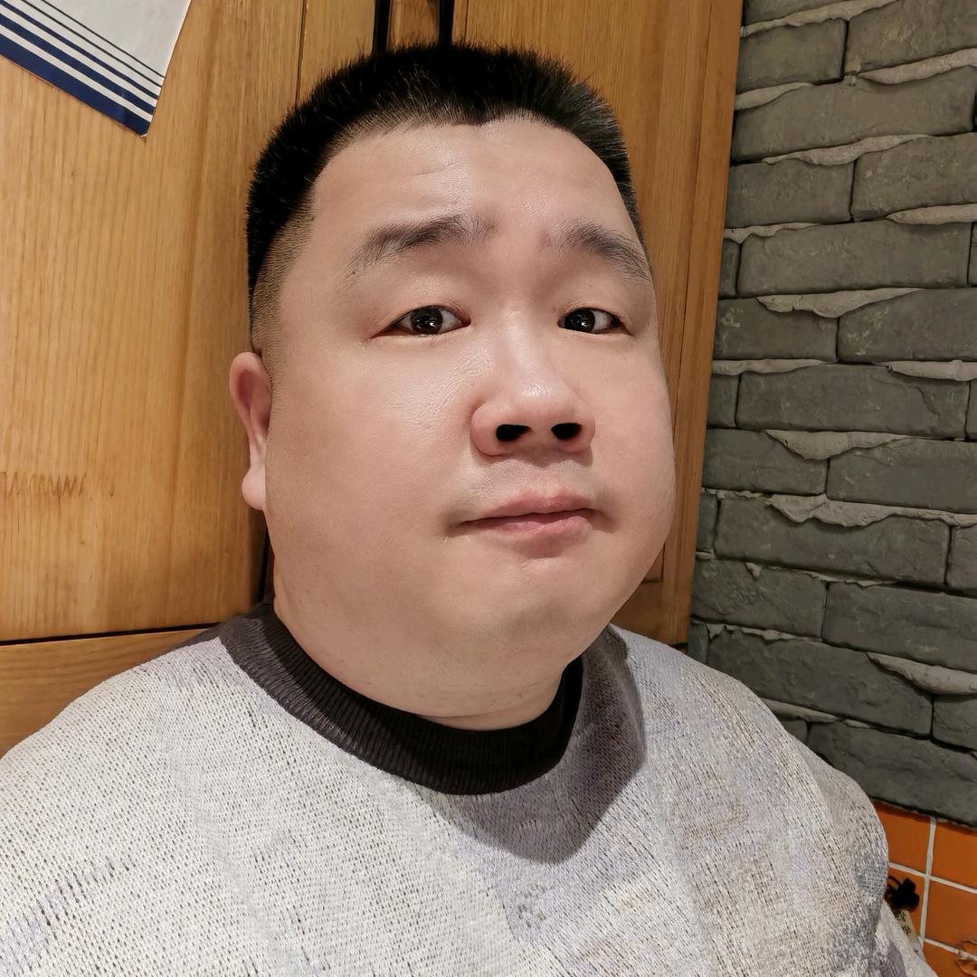 某中年