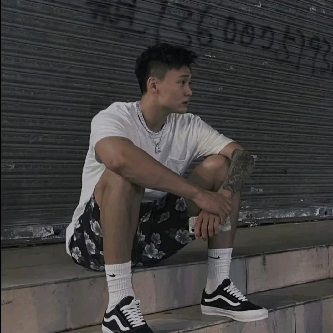 月亮不太圆m