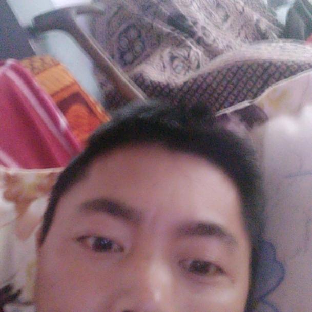 谁用爱来，烘干我潮湿的心。