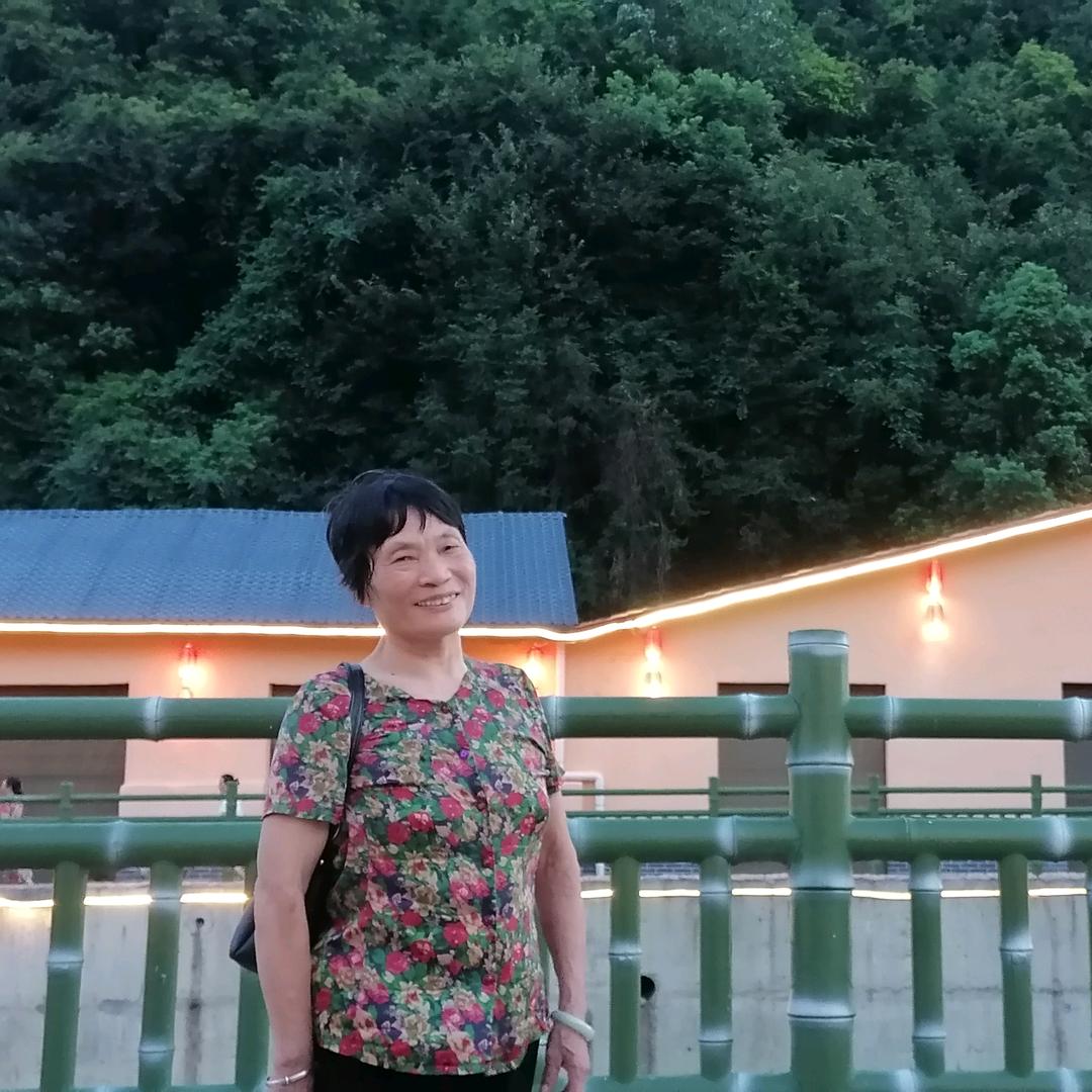 霞霞