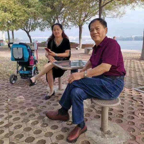 东阿县，胖胖服装城，男女士服装大小号齐全
