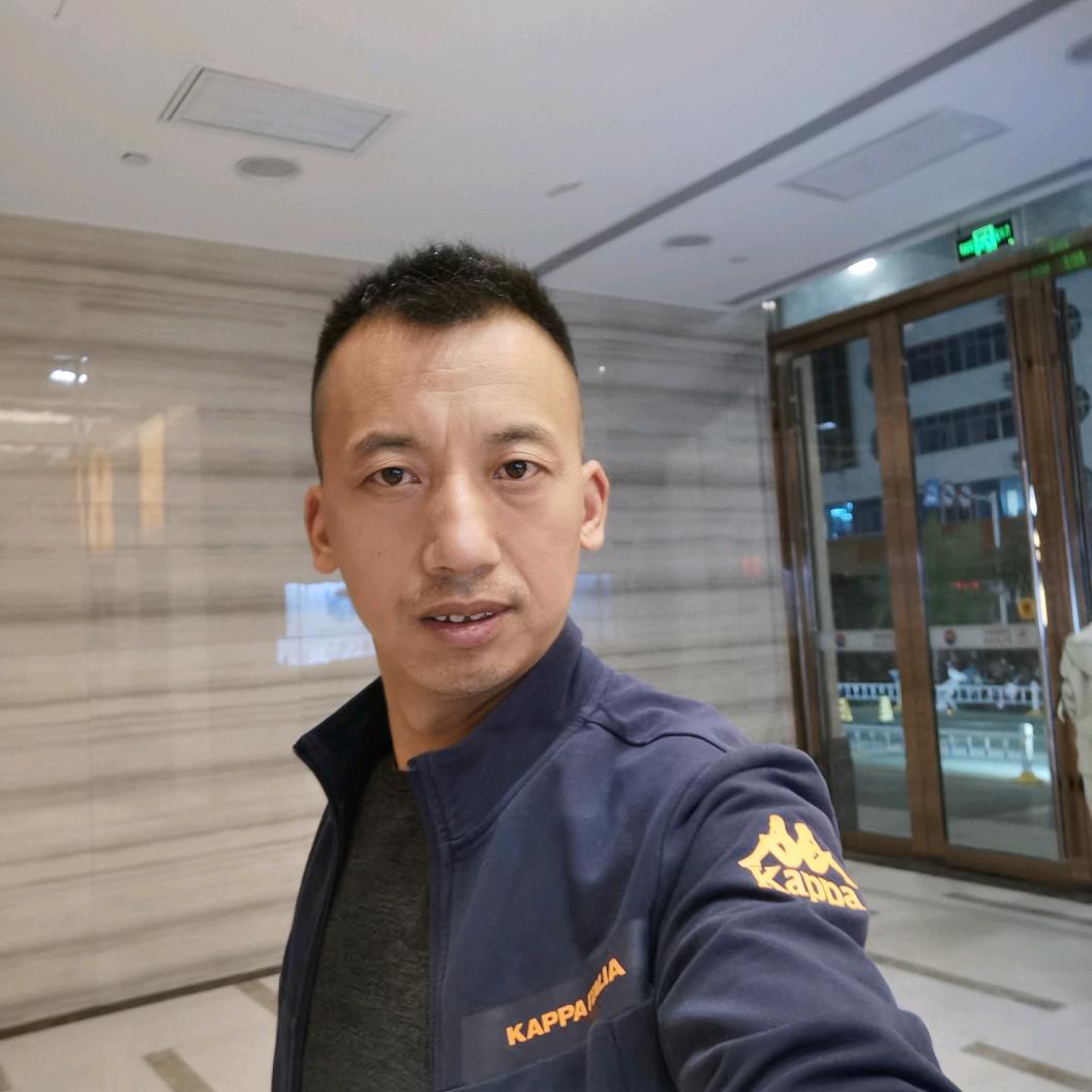 万哥：郫都区门窗橱柜翻新