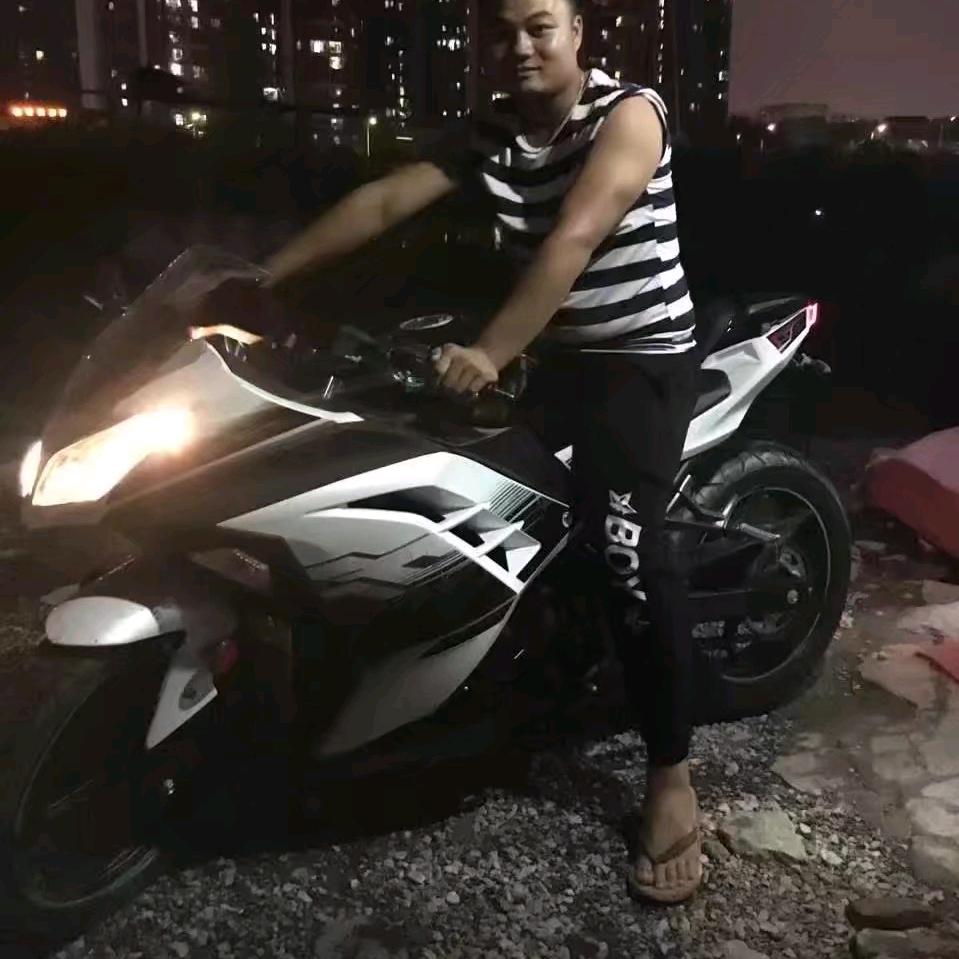 有点微胖的小胖