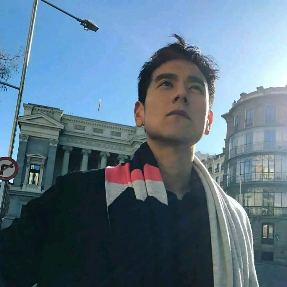 早晨的太阳照安康