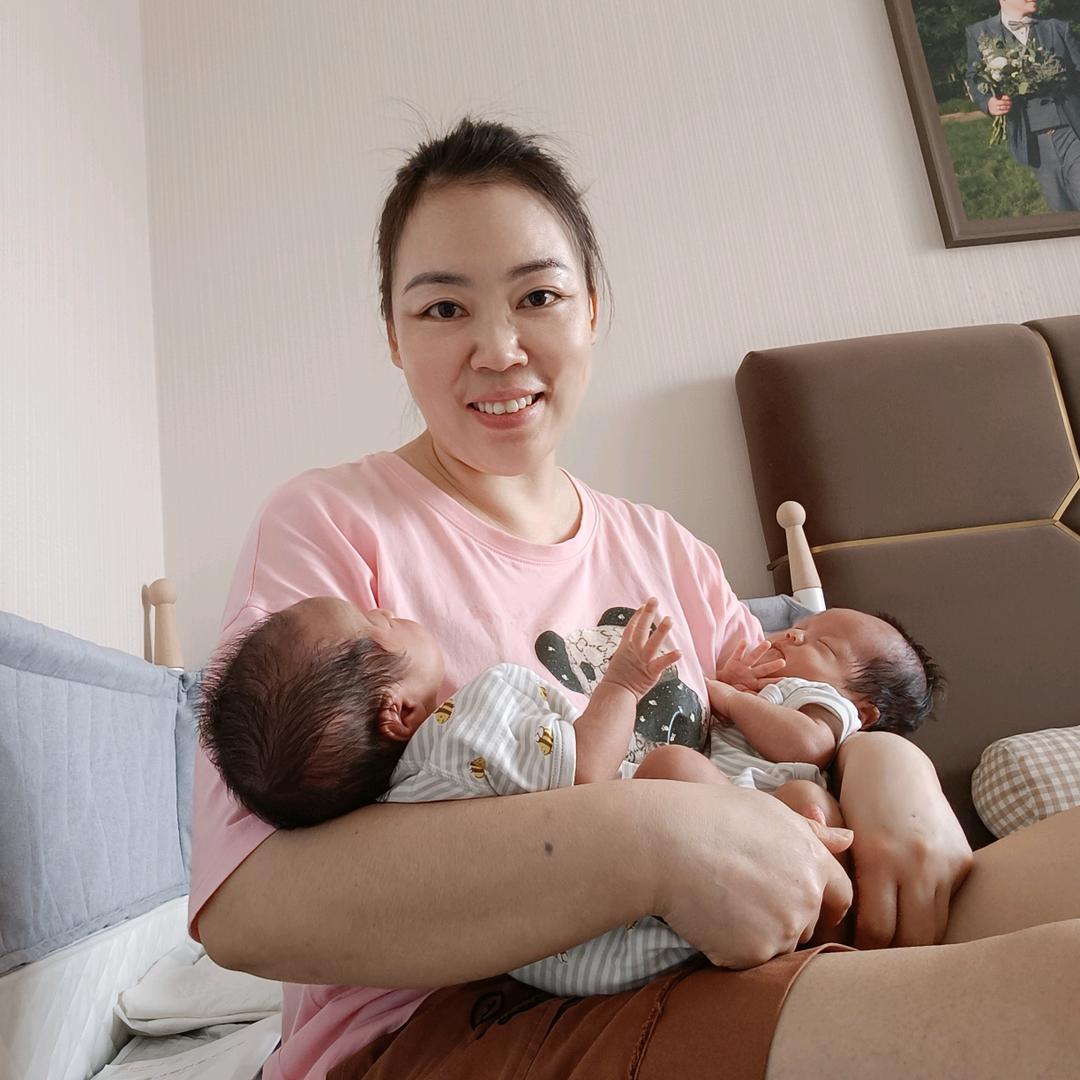 月嫂杨姐专业带新手