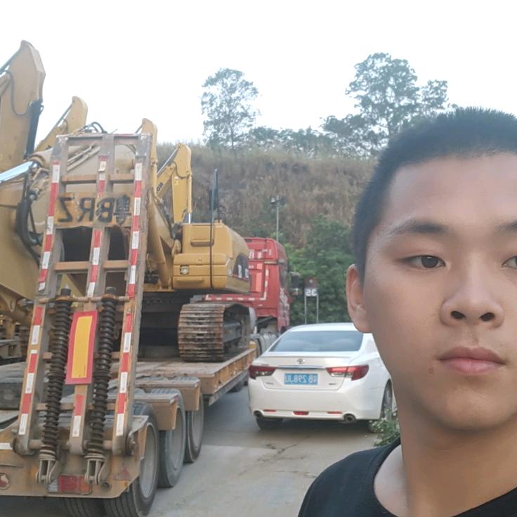 揭阳兴业挖机拆解，二手挖机，二手配件