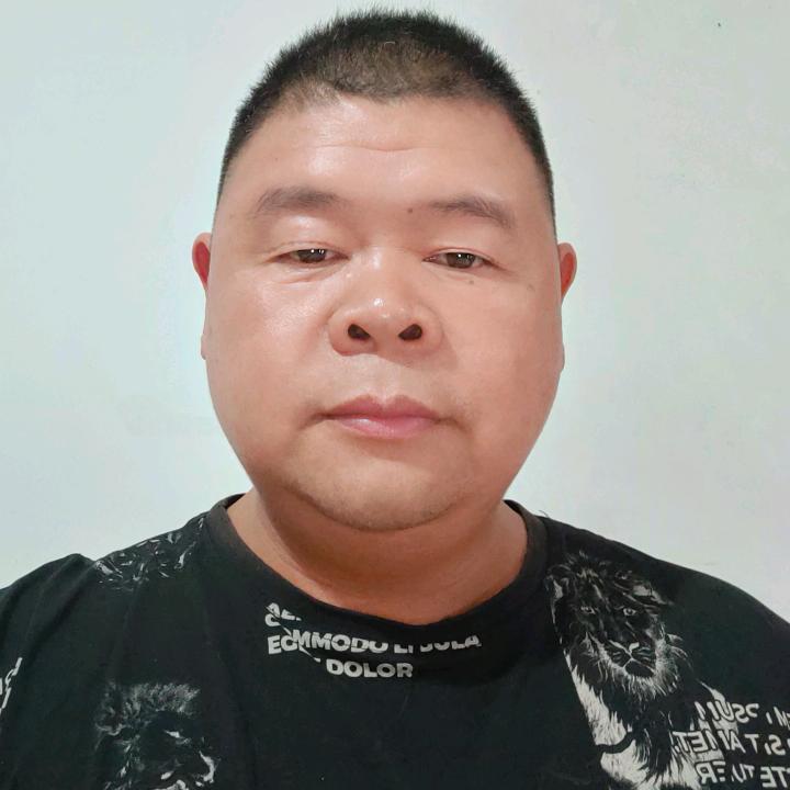 爱唱歌的胖哥