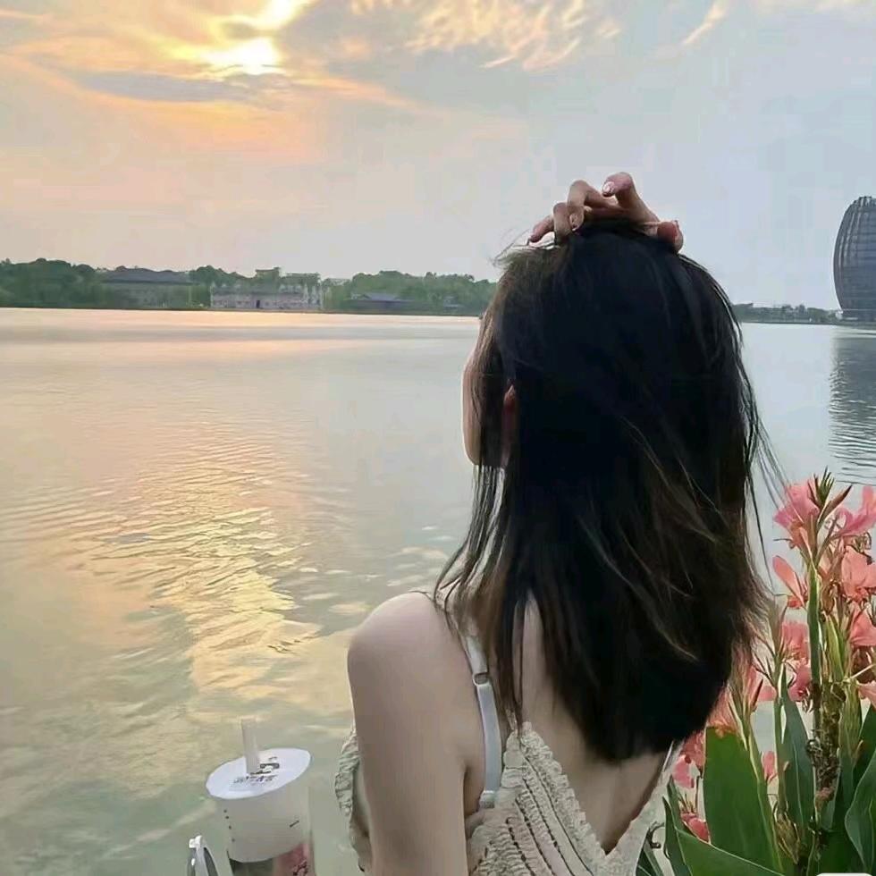 YOUNG姿美妆护肤店（呼图壁店）