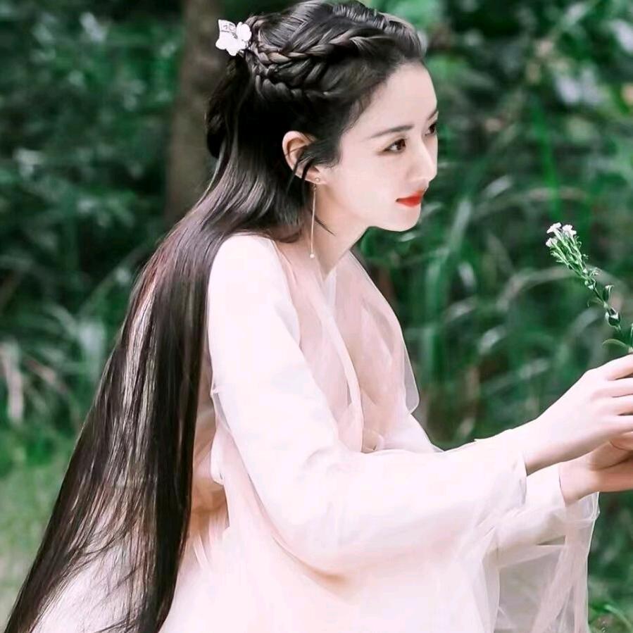 寻找美食的小姑娘