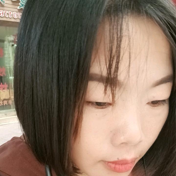 小眼睛👀的姑娘