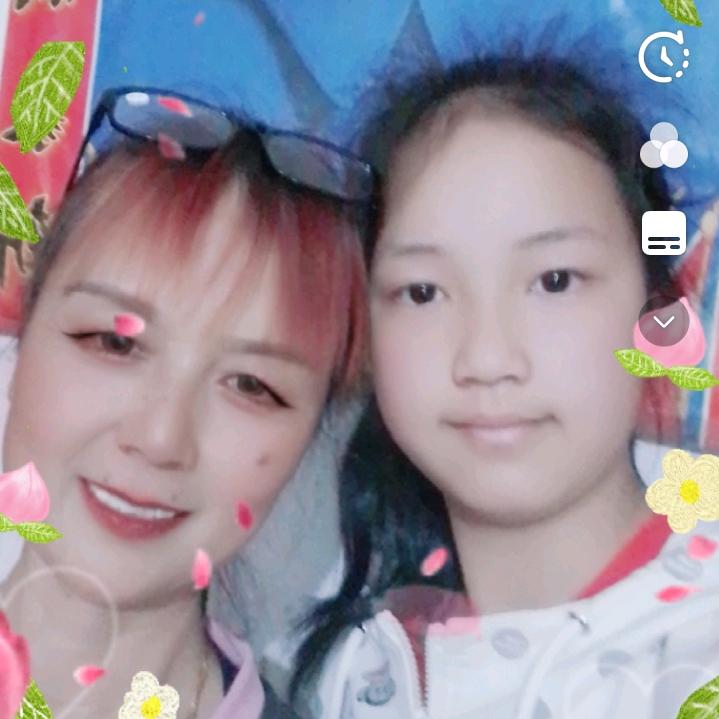 李，六个孙子孙女的奶奶