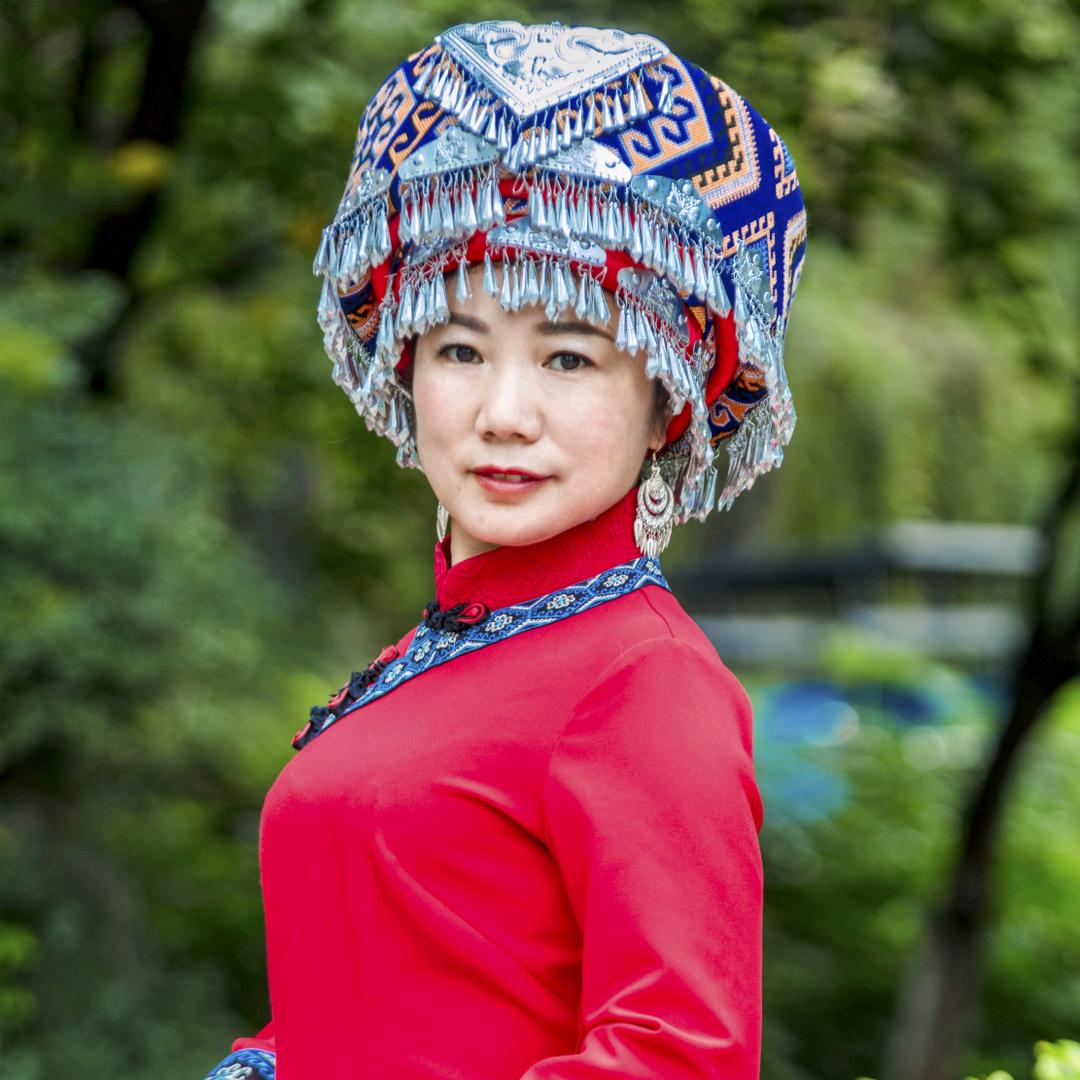 土家族服饰何凤琴