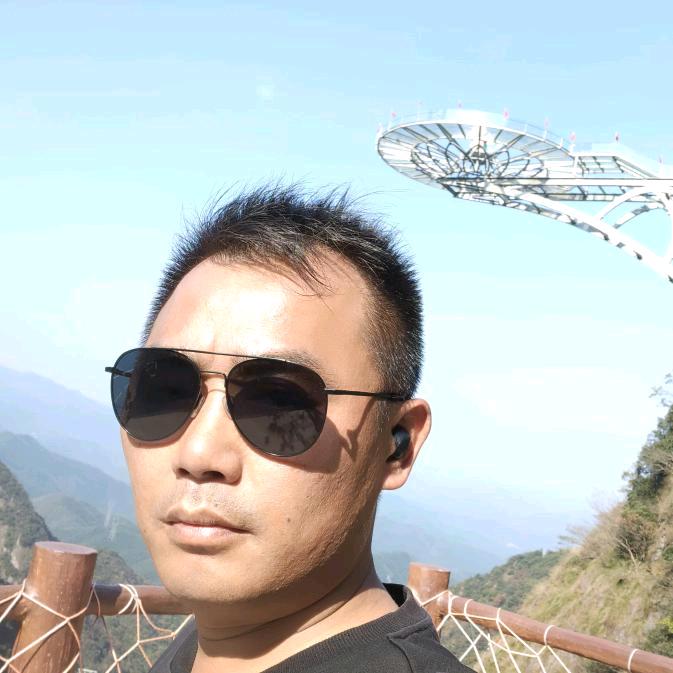 红伟