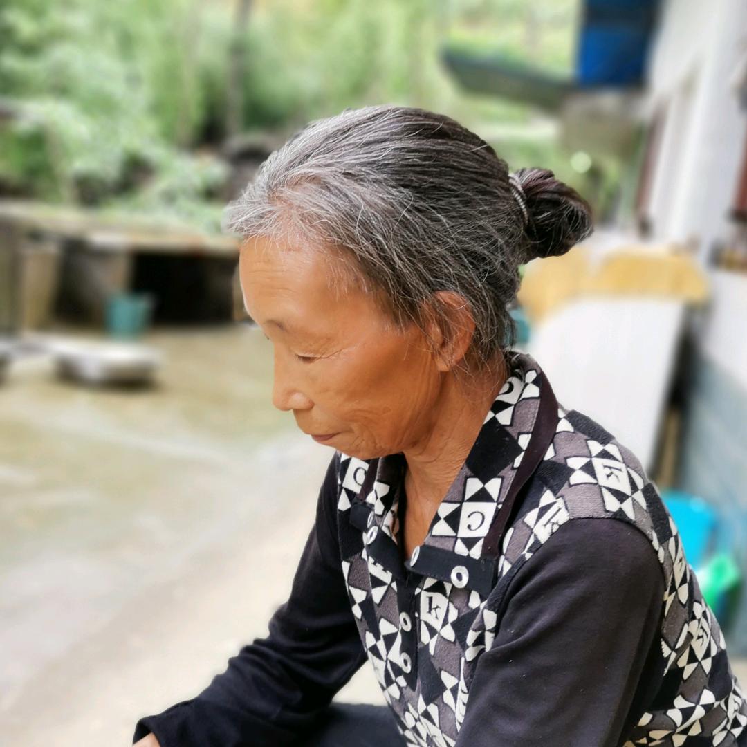 不要抱怨，抱我。