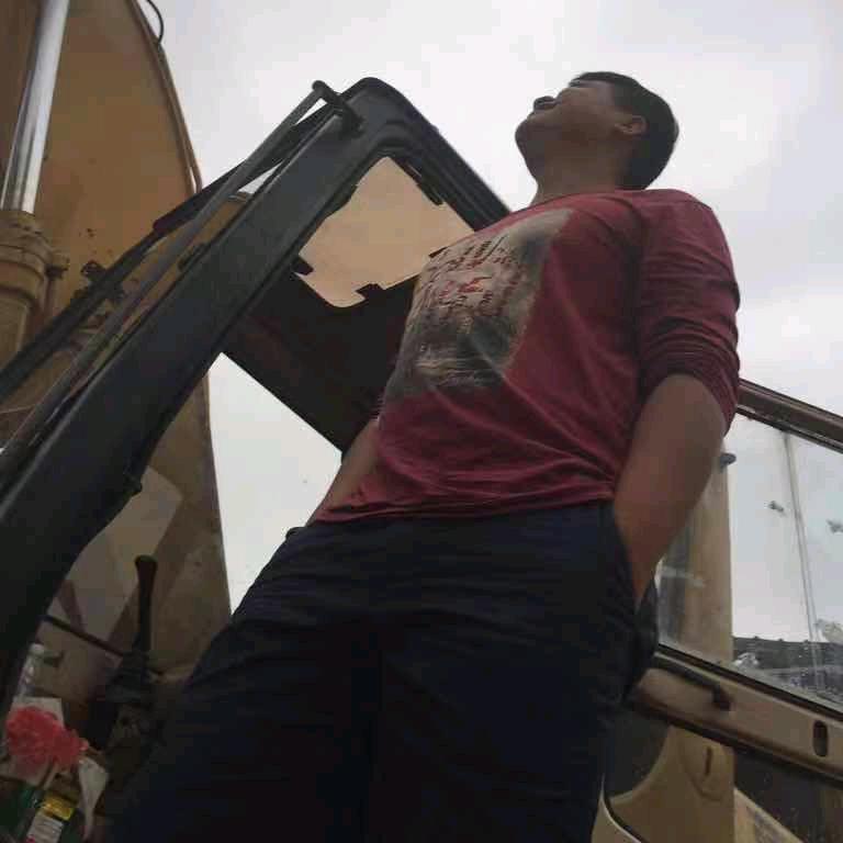 大眼长臂机勾机钢铁出租