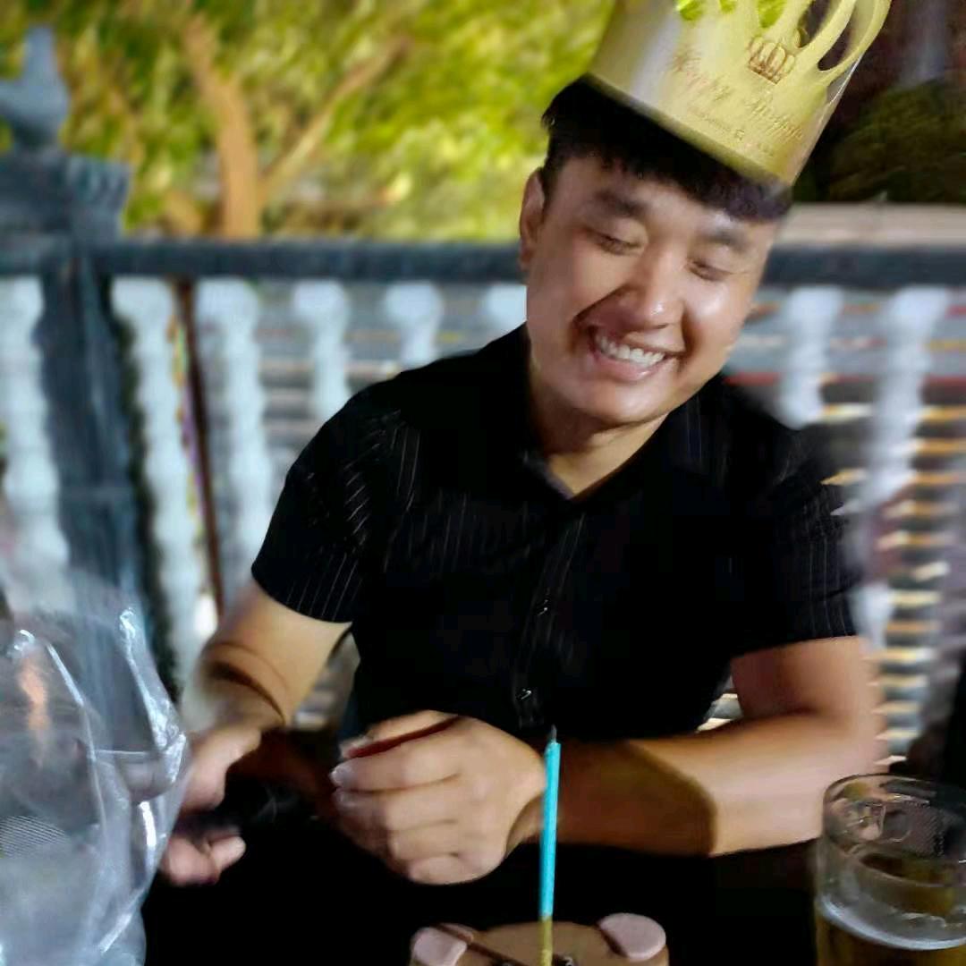 王～～