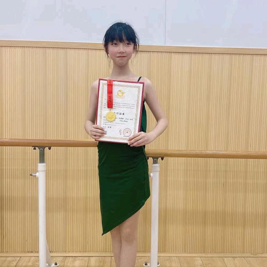 四季青专业批发女装牛仔裤，