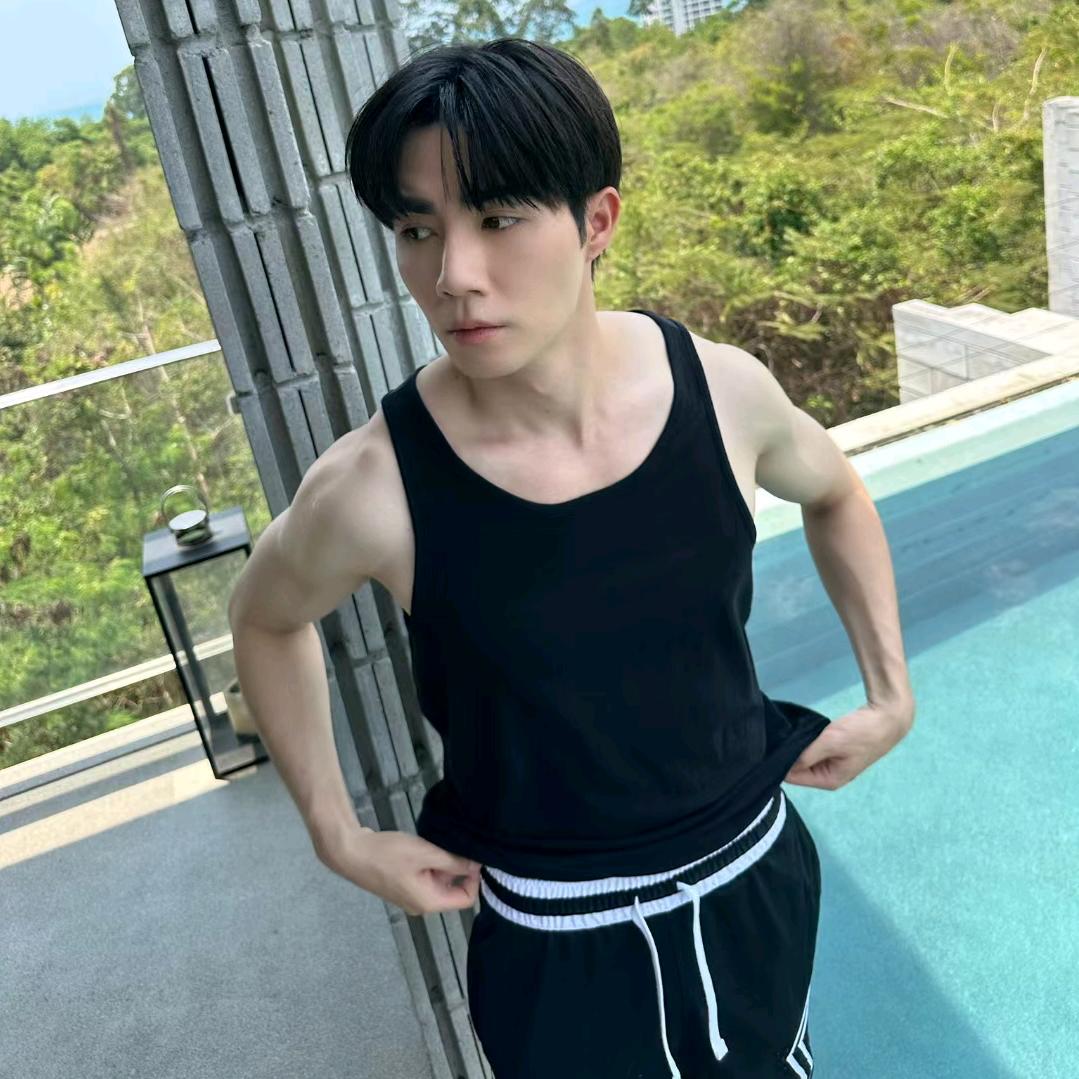 海景房里的四叶草🧡💙💚❤️