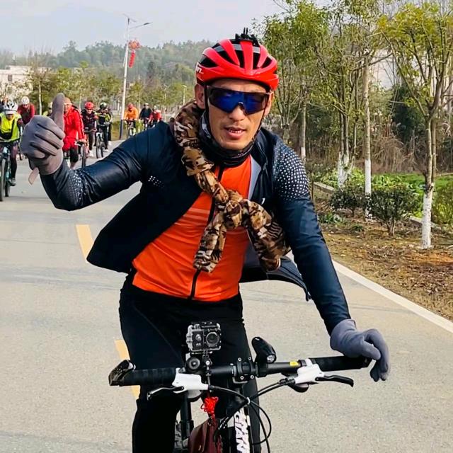 骑在路上（吟风阁楹联诗社）