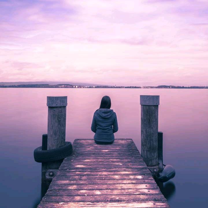 夕阳下的一棵小草