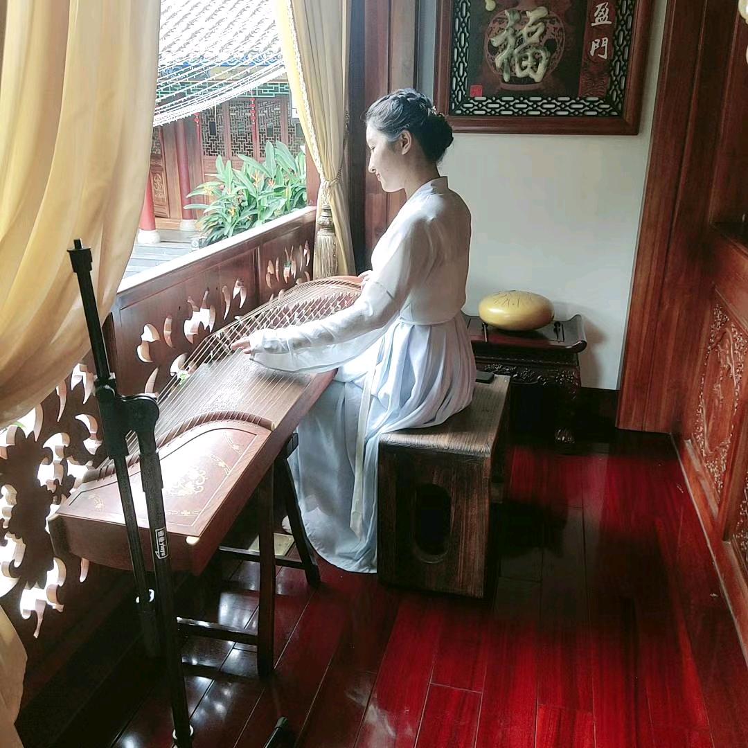 小张的朋友圈(๑°3°๑)