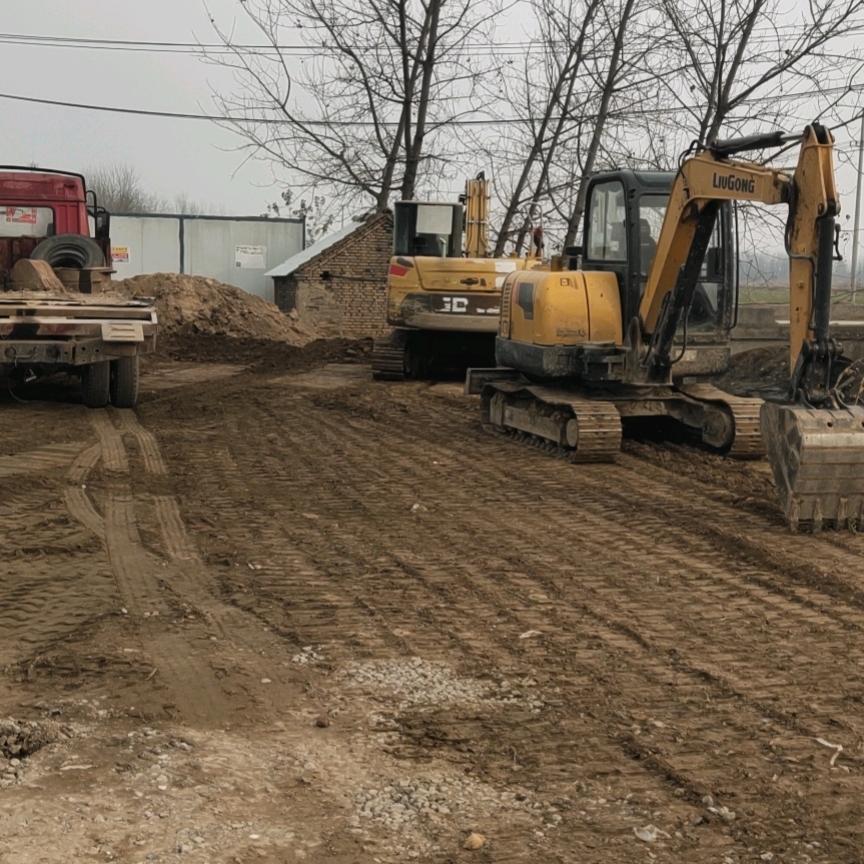 议堂挖机出租。破碎和修水泥路